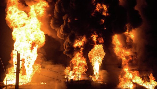 СЭС: уровень загрязнения воздуха в районе пожара на нефтебазе в норме
