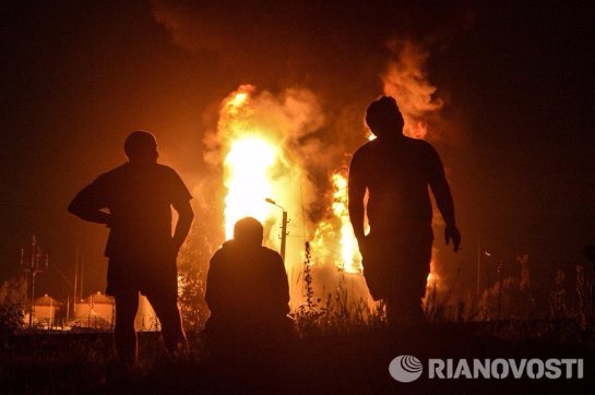 СЭС: уровень загрязнения воздуха в районе пожара на нефтебазе в норме