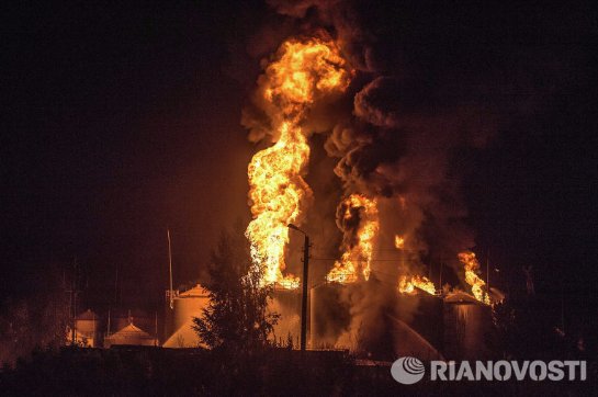СЭС: уровень загрязнения воздуха в районе пожара на нефтебазе в норме