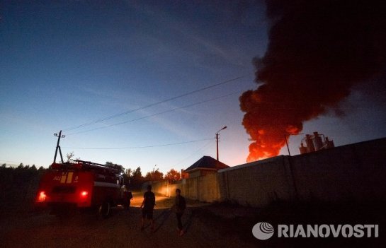 СЭС: уровень загрязнения воздуха в районе пожара на нефтебазе в норме