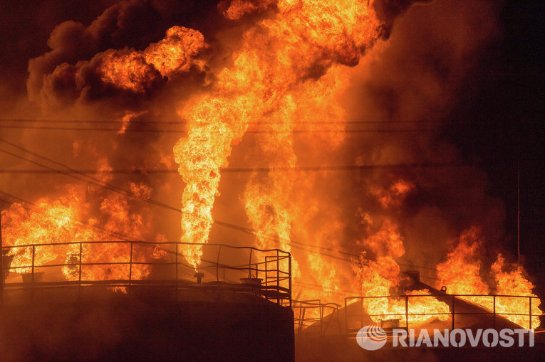 СЭС: уровень загрязнения воздуха в районе пожара на нефтебазе в норме
