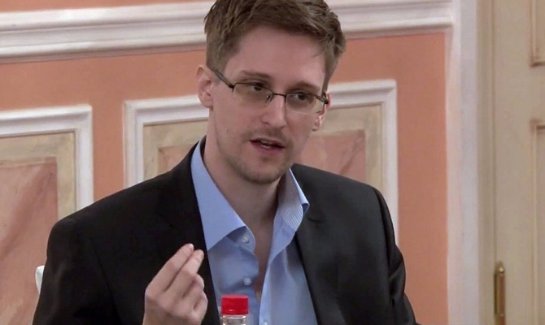 Сноуден обвиняет британские спецслужбы в нарушении тайны переписки владельцев смартфонов