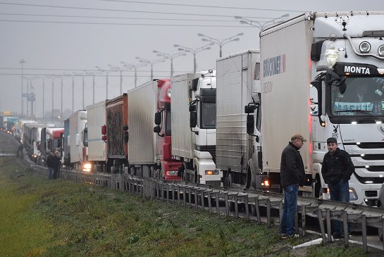 Протесты дальнобойщиков создали серьезные проблемы на российских дорогах