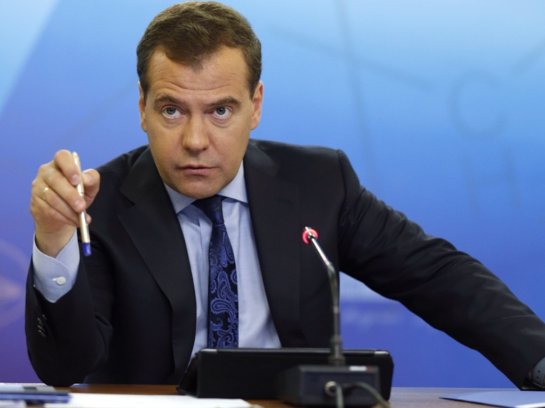 Медведев осудил теракты в Париже