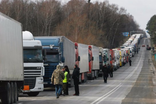 В Европе имеют свой взгляд на блокирование фур российской и украинской сторонами