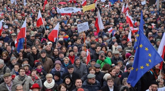 Поляки вышли на защиту своей конституции