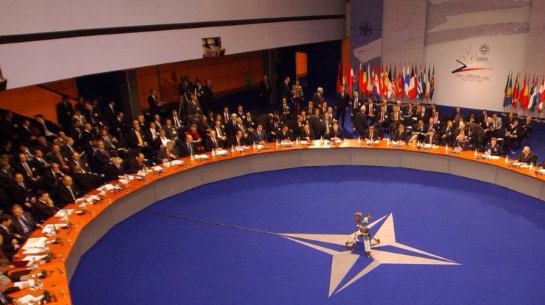 В НАТО совещаются об отношениях с Россией и принимают в свои ряды Черногорию