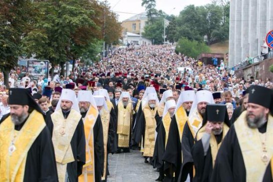 В Украине хотят запретить крестный ход православных