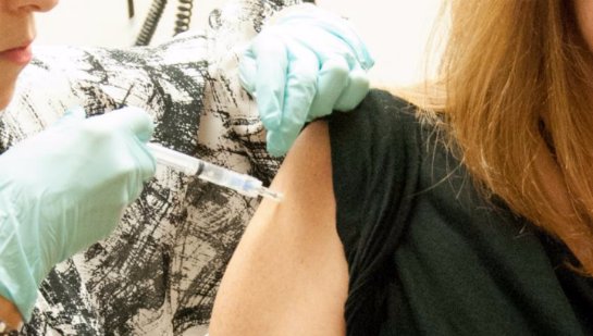 Для добровольцев, тестирующих вакцину от Эболы, ввели государственные гарантии