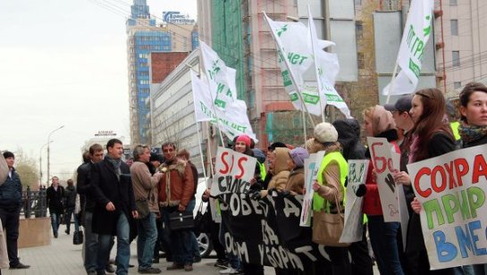 В Новосибирске прошел пикет: люди выступают против жестокого обращения с животными