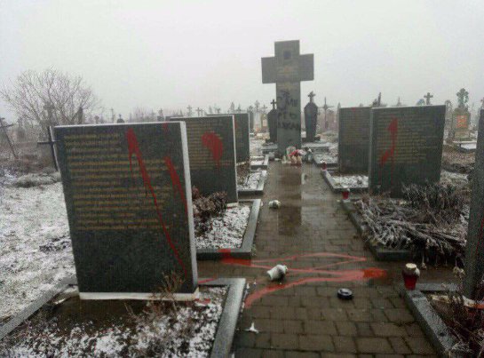 Во Львовской области вандалы осквернили польские памятники