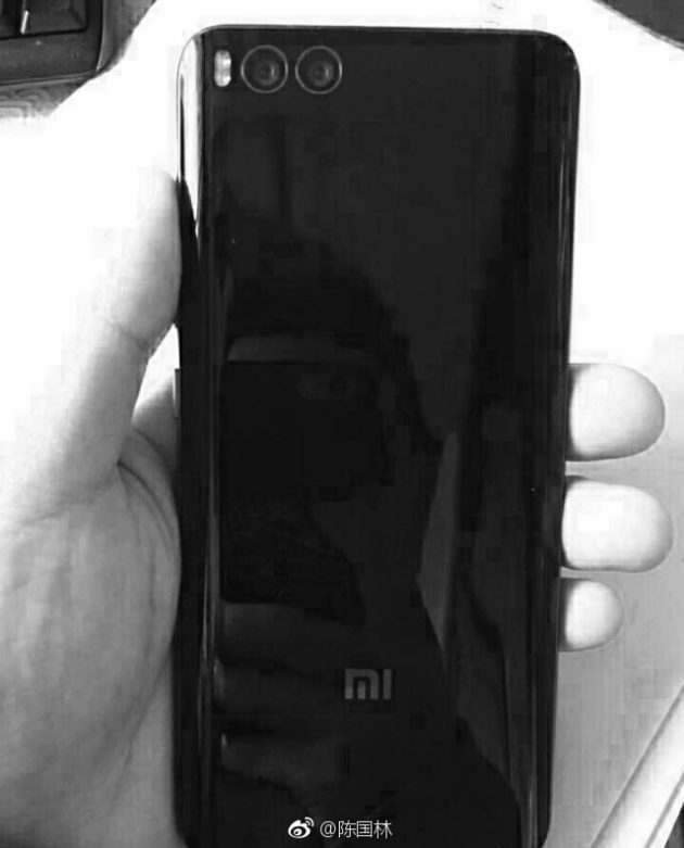 Фото Xiaomi Mi 6 Plus в социальной сети Weibo