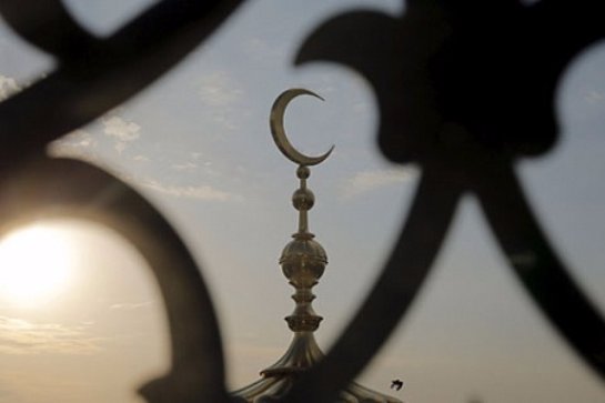 Марин Ле Пен считает, что все салафитские мечети во Франции необходимо закрыть