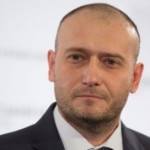 Лидер » Правого сектора» настраивает украинских силовиков против власти
